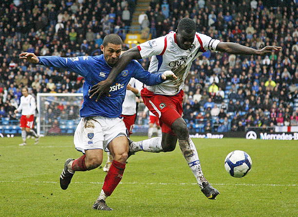 中场线附近 中场线附近